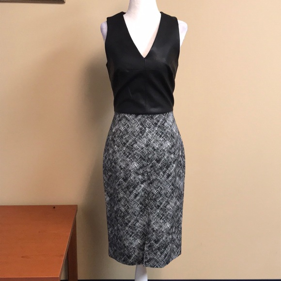 Banana Republic Dresses & Skirts - BANANA REPUBLIC - Adorable V-neck Dress